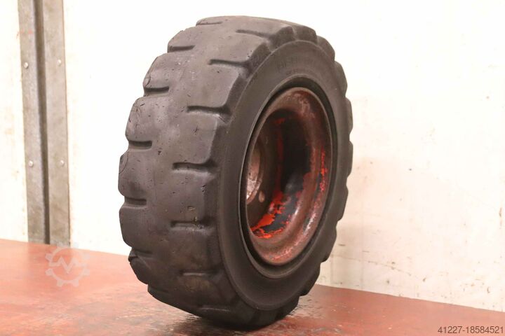 Solid rubber tires Bergougnan** 18x7-8  RIM 4.33 R-8