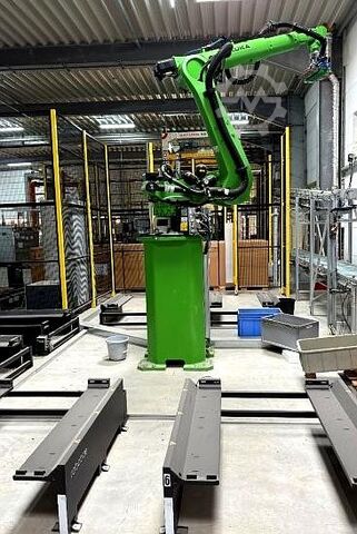 Industrial robot KUKA KR 129 R3900 - 2K